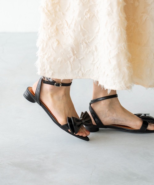 美品TO BE CHICリボンとストーンブラックスポーツサンダル フローラルサンダル(シューズ)｜TO BE CHIC(トゥー ビー シック