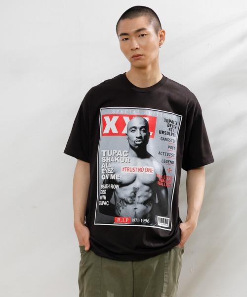 AMERICAN RAG CIE(アメリカンラグシー)の「SAWS US TEE TUPAC "XXL MAGAZINE(Tシャツ/カットソー・メンズ・ブラック・L/XL)」の2枚目の写真