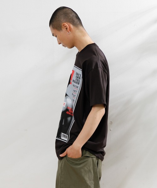 AMERICAN RAG CIE(アメリカンラグシー)の「SAWS US TEE TUPAC "XXL MAGAZINE(Tシャツ/カットソー・メンズ・ブラック・L/XL)」の3枚目の写真