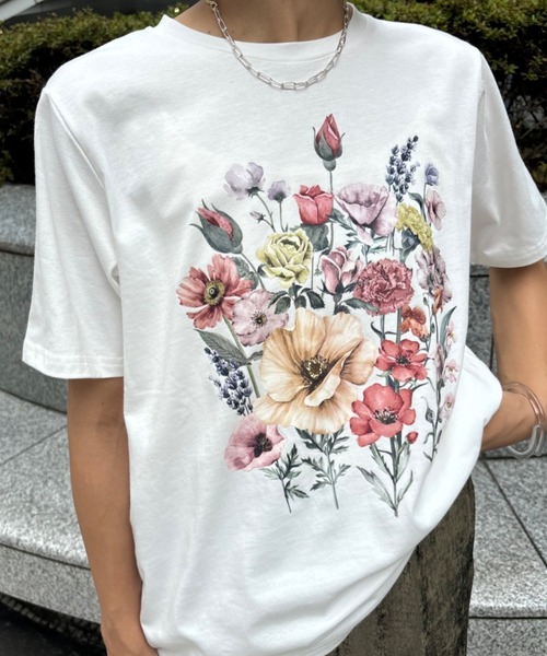 Unitage(ユニテージ)の「フラワープリントTEE(Tシャツ/カットソー・レディース・ホワイト/ブラック・FREE)」の2枚目の写真