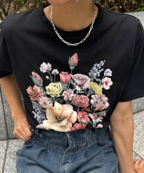 Unitage(ユニテージ)の「フラワープリントTEE(Tシャツ/カットソー・レディース・ホワイト/ブラック・FREE)」の1枚目の写真