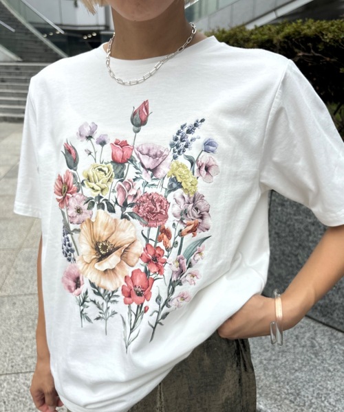 Unitage(ユニテージ)の「フラワープリントTEE(Tシャツ/カットソー・レディース・ホワイト/ブラック・FREE)」の3枚目の写真