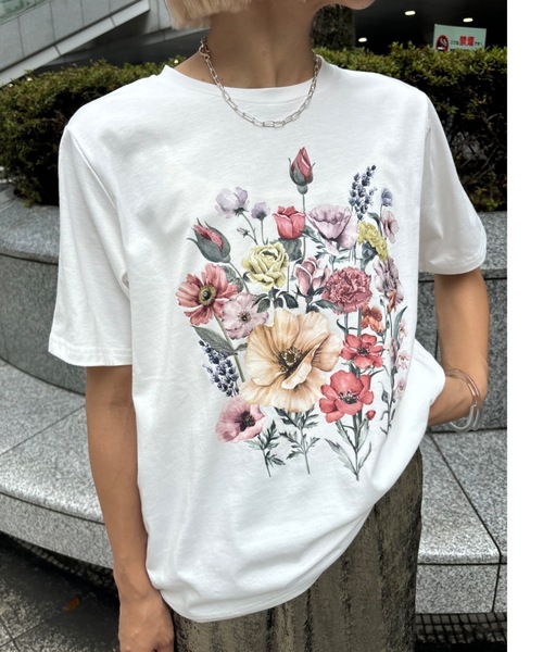 Unitage(ユニテージ)の「フラワープリントTEE(Tシャツ/カットソー・レディース・ホワイト/ブラック・FREE)」の4枚目の写真