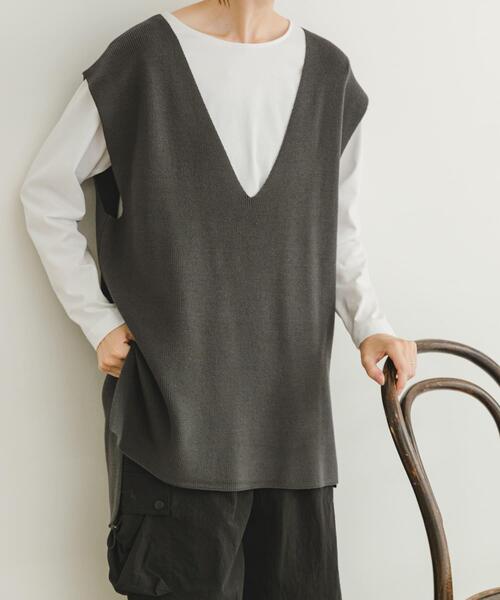 ITEMS URBANRESEARCH(アイテムズ アーバンリサーチ)の「ロングTシャツ×ニットベストセット(Tシャツ/カットソー・レディース・モカ/カーキ/チャコールグレー/オフホワイト・FREE)」の9枚目の写真