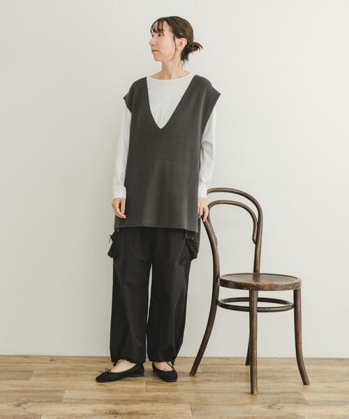 ITEMS URBANRESEARCH(アイテムズ アーバンリサーチ)の「ロングTシャツ×ニットベストセット(Tシャツ/カットソー・レディース・モカ/カーキ/チャコールグレー/オフホワイト・FREE)」の11枚目の写真