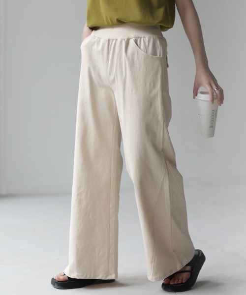 HUG.U(ハグユー)の「ワイドパンツ(チノパンツ・レディース・ネイビー/サンドベージュ/ダークグレー/ブラック/カーキ/アイボリー/ライトベージュ・M(レギュラー丈)/M(トール丈)/L(レギュラー丈)/L(トール丈)/2L(レギュラー丈)/2L(トール丈)/3L(レギュラー丈)/3L(トール丈))」の2枚目の写真