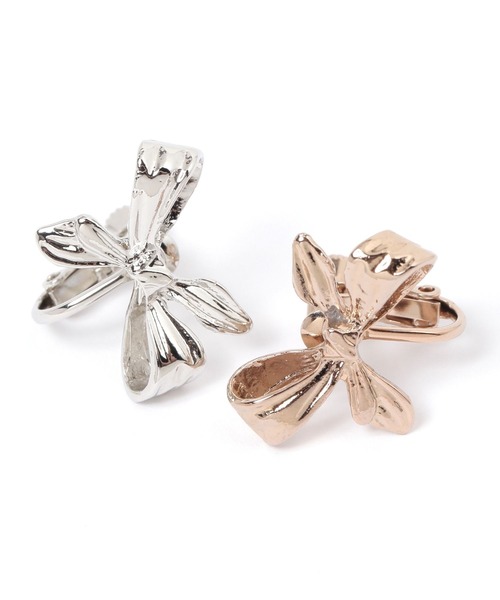 BAYFLOW（ベイフロー）の「リボンモチーフイヤリング（イヤリング・レディース・シルバー/ゴールド・FREE）」の3枚目の写真