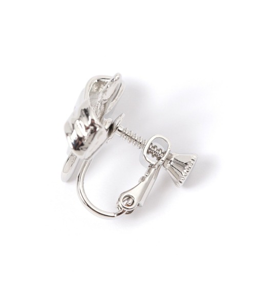 BAYFLOW（ベイフロー）の「リボンモチーフイヤリング（イヤリング・レディース・シルバー/ゴールド・FREE）」の4枚目の写真