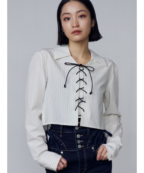 EMODA（エモダ）の「レースアップショートシャツ（シャツ/ブラウス・レディース・グレー/ネイビー/ホワイト・FREE）」の4枚目の写真