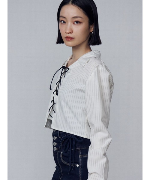EMODA（エモダ）の「レースアップショートシャツ（シャツ/ブラウス・レディース・グレー/ネイビー/ホワイト・FREE）」の5枚目の写真