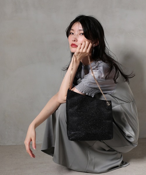 Kana（カナ）の「シャイニー  バイアス ショルダー パーティー バッグ 内ポケット付き 結婚式 二次会 お呼ばれ オケージョン（ショルダーバッグ・レディース・ゴールド/シルバー/ブラック・フリー）」の2枚目の写真