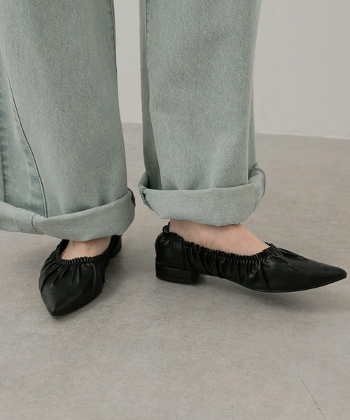 SENSE OF PLACE by URBAN RESEARCH（センスオブプレイスバイアーバンリサーチ）の「ギャザーフラットシューズ（バレエシューズ・レディース・シルバー/アイボリー/ブラック・SMALL/LARGE/MEDIUM）」の3枚目の写真