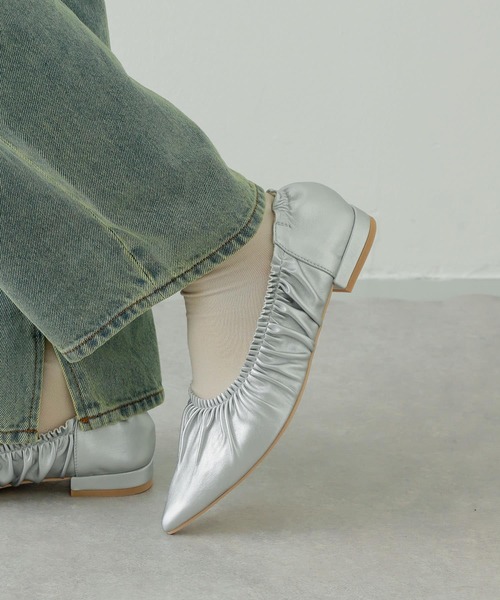 SENSE OF PLACE by URBAN RESEARCH（センスオブプレイスバイアーバンリサーチ）の「ギャザーフラットシューズ（バレエシューズ・レディース・シルバー/アイボリー/ブラック・SMALL/LARGE/MEDIUM）」の17枚目の写真