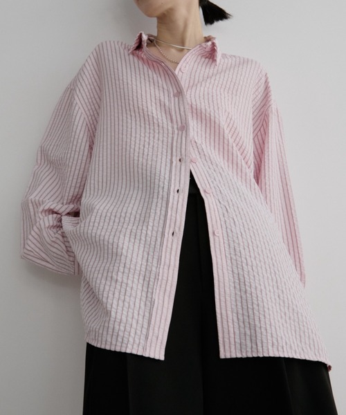 Aunt Marie's（アントマリーズ）の「オーバーサイズベーシックサッカーストライプシャツ【人気アイテム/新色追加！】（シャツ/ブラウス・レディース・ブルー/イエロー・FREE）」の4枚目の写真