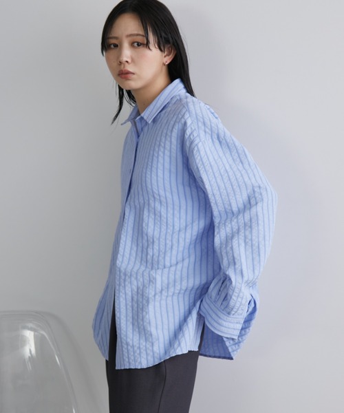 Aunt Marie's（アントマリーズ）の「オーバーサイズベーシックサッカーストライプシャツ（シャツ/ブラウス・レディース・ブルー/イエロー・FREE）」の6枚目の写真