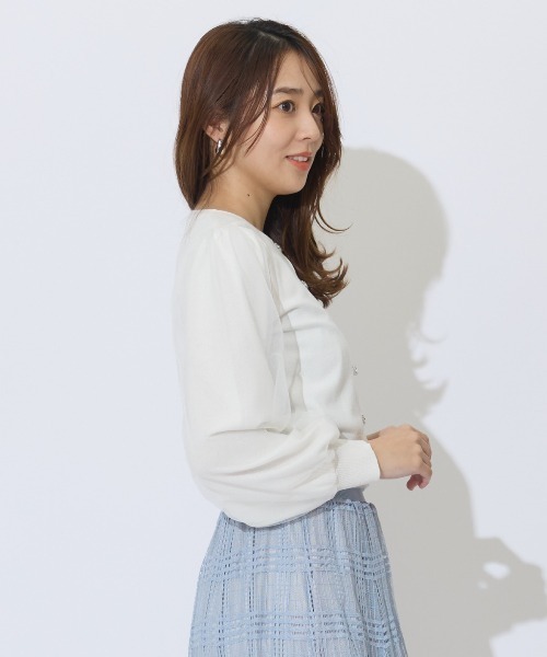 AND COUTURE(アンドクチュール)の「シアースリーブビジューカーディガン(カーディガン/ボレロ・レディース・ブラック/オフホワイト/ブルー・FREE)」の7枚目の写真