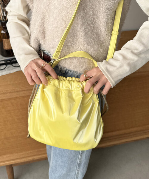 DISCOAT(ディスコート)の「ハートチャームメタリック巾着(ショルダーバッグ・レディース・イエロー/ブラック/シルバー・FREE)」の13枚目の写真