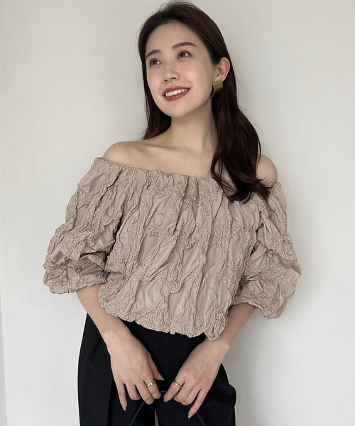 anuans（アニュアンス）の「エンブロイダリータフタオフショル