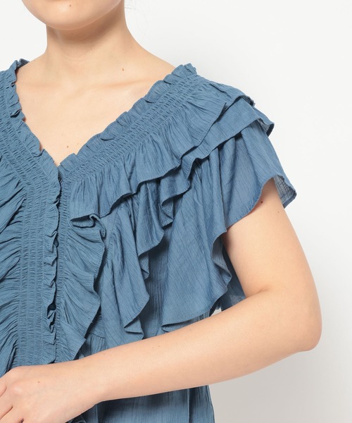 mysty woman（ミスティウーマン）の「フリル2WAYブラウス   329026（シャツ/ブラウス・レディース・ブラック/オフホワイト/ブルー・FREE）」の20枚目の写真