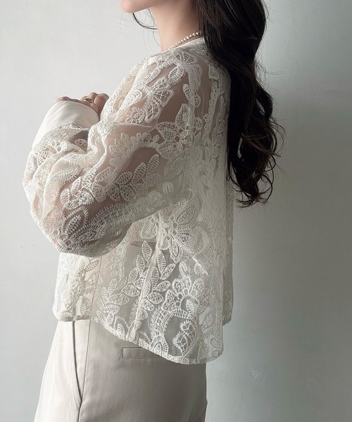 Meiru(メイル)の「レースバンドカラーショートシャツ(シャツ/ブラウス・レディース・ブラック/アイボリー/チャコール・SMALL/MEDIUM/LARGE)」の16枚目の写真