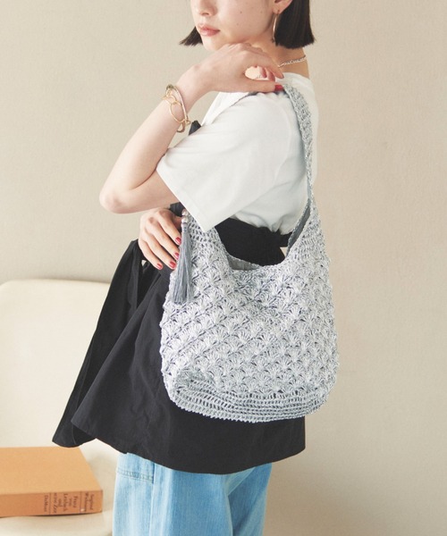 Doux archives（ドゥアルシーヴ）の「メタリック柄編みワンショルダーバッグ（ショルダーバッグ・レディース・シルバー/ブラック・FREE）」の2枚目の写真
