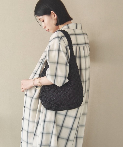 Doux archives（ドゥアルシーヴ）の「メタリック柄編みワンショルダーバッグ（ショルダーバッグ・レディース・シルバー/ブラック・FREE）」の17枚目の写真