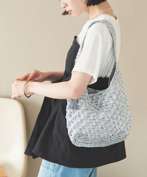 Doux archives（ドゥアルシーヴ）の「メタリック柄編みワンショルダーバッグ（ショルダーバッグ・レディース・シルバー/ブラック・FREE）」の3枚目の写真