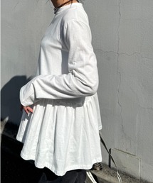 ISOOK（アイスー）の「フリルペプラムトップス(chiica select) / Tシャツ ロンT カットソー チュニック 重ね着 レイヤード 長袖 インナー ラウンドネック ロング丈 白 ホワイト（Tシャツ/カットソー）」