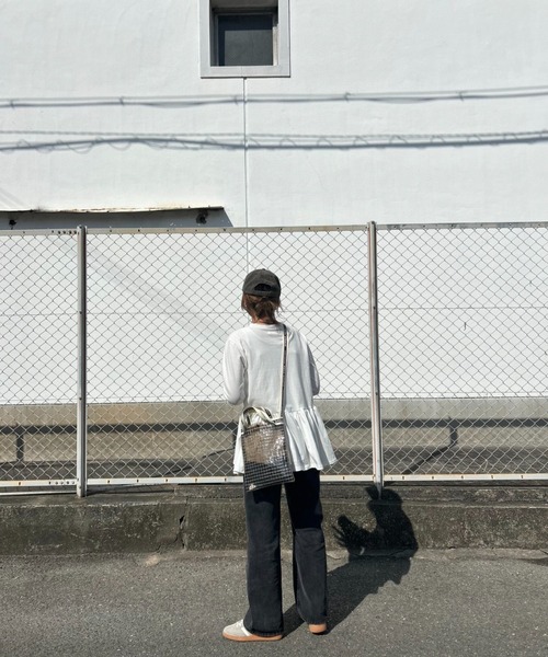 ISOOK(アイスー)の「フリルペプラムトップス(chiica select) / Tシャツ ロンT カットソー チュニック 重ね着 レイヤード 長袖 インナー ラウンドネック ロング丈 白 ホワイト(Tシャツ/カットソー・レディース・ホワイト・FREE)」の5枚目の写真