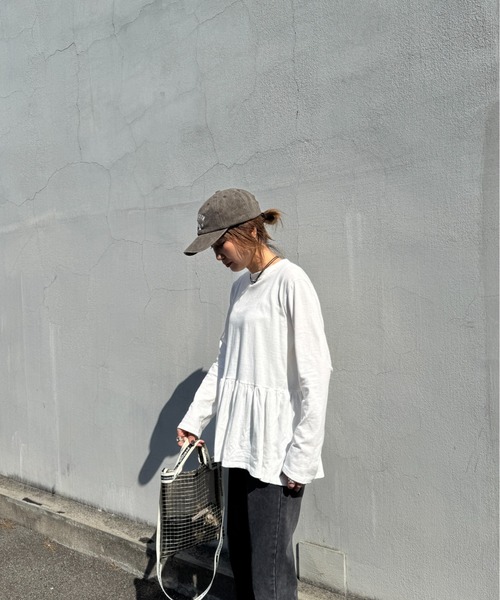 ISOOK(アイスー)の「フリルペプラムトップス(chiica select) / Tシャツ ロンT カットソー チュニック 重ね着 レイヤード 長袖 インナー ラウンドネック ロング丈 白 ホワイト(Tシャツ/カットソー・レディース・ホワイト・FREE)」の6枚目の写真