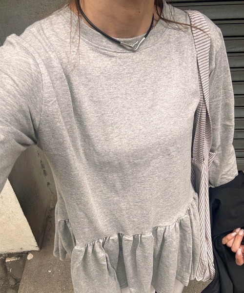 ISOOK(アイスー)の「フリルペプラムトップス(chiica select) / Tシャツ ロンT カットソー チュニック 重ね着 レイヤード 長袖 インナー ラウンドネック ロング丈 白 ホワイト(Tシャツ/カットソー・レディース・ホワイト/ブラック/グレー・FREE)」の19枚目の写真