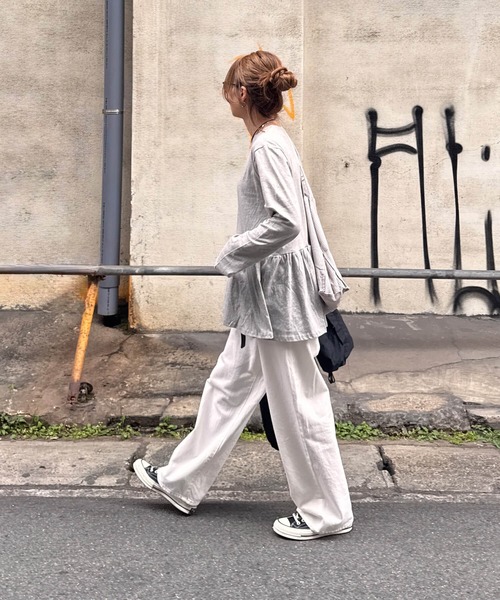 ISOOK(アイスー)の「フリルペプラムトップス(chiica select) / Tシャツ ロンT カットソー チュニック 重ね着 レイヤード 長袖 インナー ラウンドネック ロング丈 白 ホワイト(Tシャツ/カットソー・レディース・ホワイト/ブラック/グレー・FREE)」の20枚目の写真
