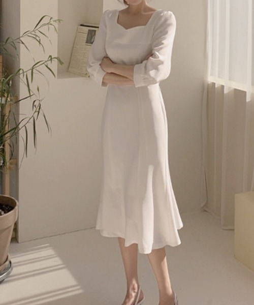 a lot of love（ア ロット オブ ラブ）の「オープンネック フェミニンワンピース（ワンピース・レディース・ホワイト/ライトグレー・M/L）」の3枚目の写真