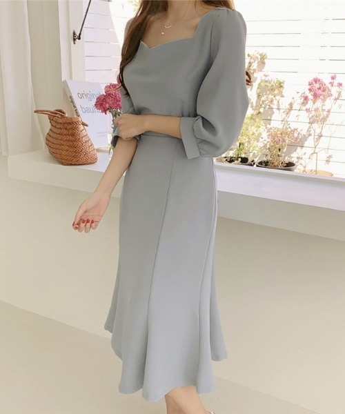 a lot of love（ア ロット オブ ラブ）の「オープンネック フェミニンワンピース（ワンピース・レディース・ホワイト/ライトグレー・M/L）」の13枚目の写真