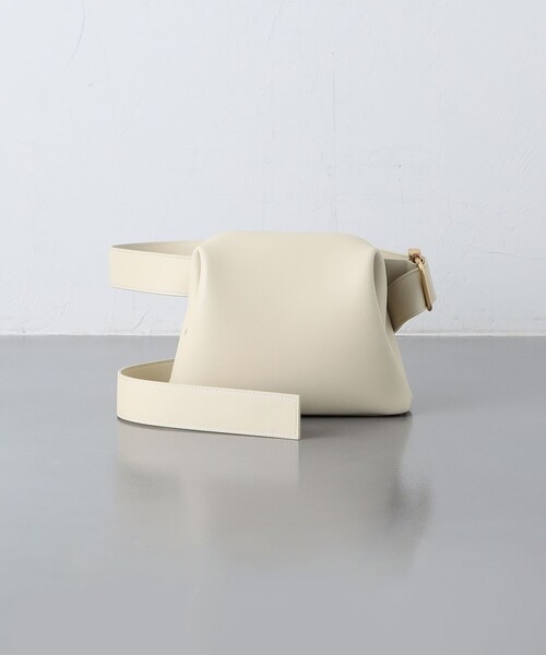 OSOI（オソイ）の「＜OSOI＞MINI BROT バッグ（ショルダーバッグ・レディース・オフホワイト/ブラック/ダークブラウン・FREE）」の2枚目の写真