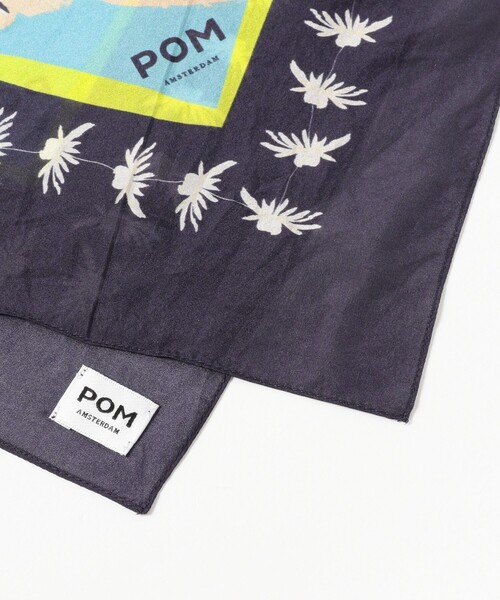 Ray BEAMS(レイビームス)の「POM Amsterdam / Artisan Party Petite Shawl(バンダナ/スカーフ・レディース・ネイビー・ONE SIZE)」の2枚目の写真