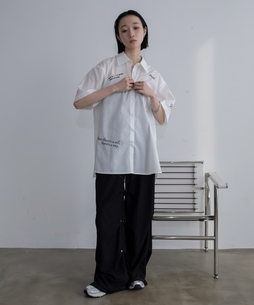 VACANCY(ヴァカンシー)の「ランダム刺繍ハーフスリーブオーバーシャツ(シャツ/ブラウス・レディース・ブルー/ホワイト・FREE)」の19枚目の写真