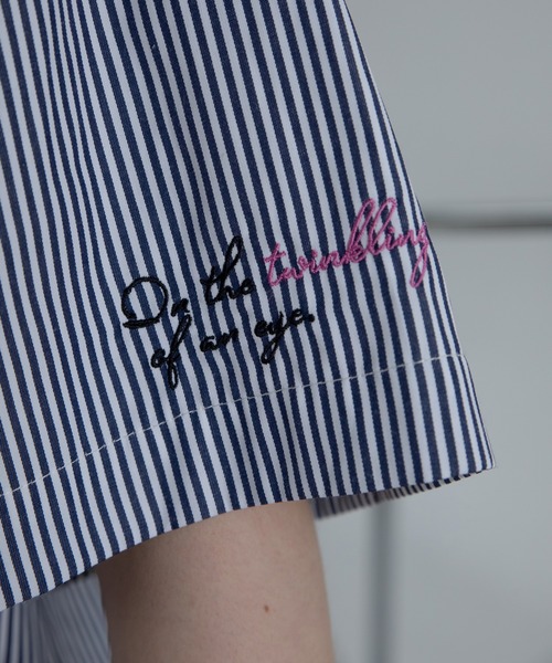 VACANCY(ヴァカンシー)の「ランダム刺繍ハーフスリーブオーバーシャツ(シャツ/ブラウス・レディース・ブルー/ホワイト・FREE)」の5枚目の写真