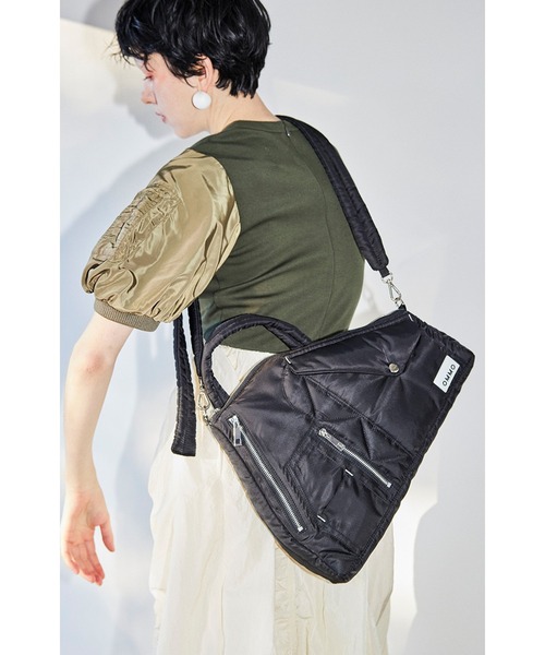 OMMO（オーエムエムオー）の「2WAY MA-1 DETAIL BAG（トートバッグ・レディース・ブラック/カーキ・FREE）」の8枚目の写真