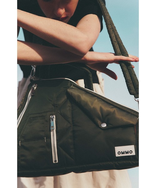 OMMO（オーエムエムオー）の「2WAY MA-1 DETAIL BAG（トートバッグ・レディース・ブラック/カーキ・FREE）」の15枚目の写真