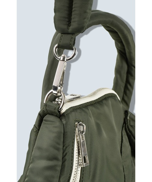 OMMO（オーエムエムオー）の「2WAY MA-1 DETAIL BAG（トートバッグ・レディース・ブラック/カーキ・FREE）」の3枚目の写真