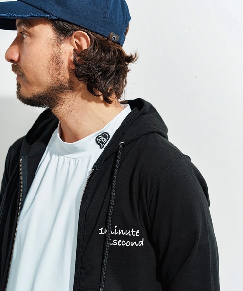 1minute 1second（ワンミニットワンセカンド）の「mpa3776-cursive print double zip light hoodie ダブルジップパーカー（パーカー・メンズ・ネイビー×ホワイト/ブラック×ホワイト/ホワイト×グレー・S/M/L/XL）」の17枚目の写真