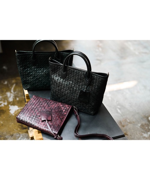 MEN'S BIGI（メンズビギ）の「【SEEKER/シーカー】別注メッシュレザーショルダーバッグ（ショルダーバッグ・メンズ・ダークブラウン/グリーン/ブラック・FREE）」の7枚目の写真