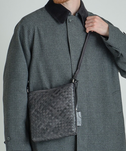 MEN'S BIGI（メンズビギ）の「【SEEKER/シーカー】別注メッシュレザーショルダーバッグ（ショルダーバッグ・メンズ・ダークブラウン/グリーン/ブラック・FREE）」の5枚目の写真