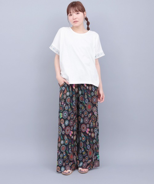 チチカカ(チチカカ)の「スリーブジュエル刺繍Tシャツ(Tシャツ/カットソー・レディース・オフホワイト/ベージュ/ブラック・FREE)」の4枚目の写真