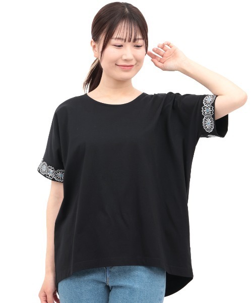 チチカカ(チチカカ)の「スリーブジュエル刺繍Tシャツ(Tシャツ/カットソー・レディース・オフホワイト/ベージュ/ブラック・FREE)」の10枚目の写真