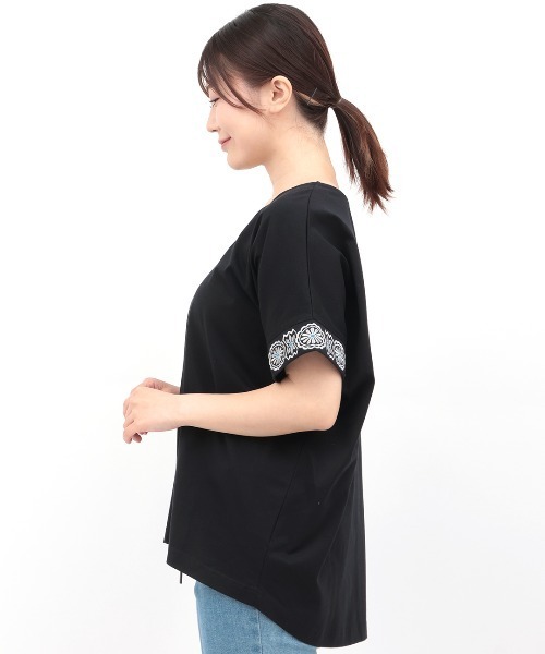 チチカカ(チチカカ)の「スリーブジュエル刺繍Tシャツ(Tシャツ/カットソー・レディース・オフホワイト/ベージュ/ブラック・FREE)」の11枚目の写真