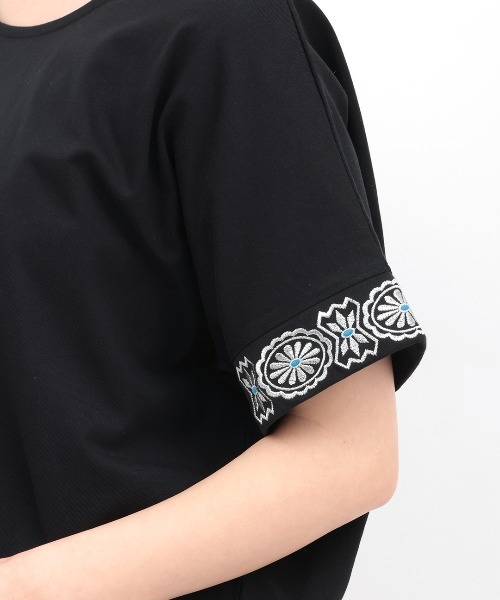 チチカカ(チチカカ)の「スリーブジュエル刺繍Tシャツ(Tシャツ/カットソー・レディース・オフホワイト/ベージュ/ブラック・FREE)」の14枚目の写真