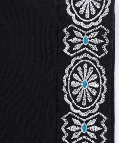 チチカカ(チチカカ)の「スリーブジュエル刺繍Tシャツ(Tシャツ/カットソー・レディース・オフホワイト/ベージュ/ブラック・FREE)」の17枚目の写真