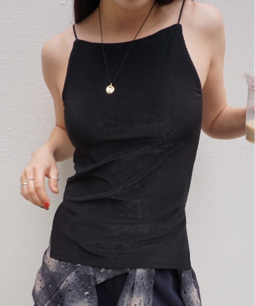 アメリV衿ブラックカラーキャミソール新品未使用 Ameri（アメリ）の「USEFUL CUP BRA TOP（キャミソール）」 - WEAR